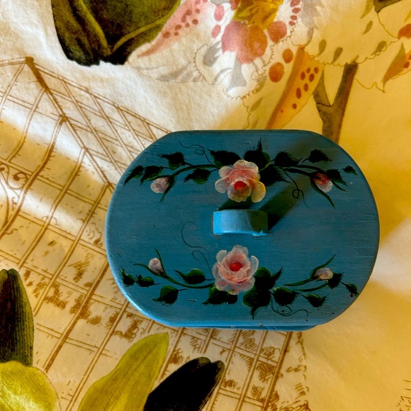 Small Wooden Box with Painted Rose Malling Design - Picture 1 of 8